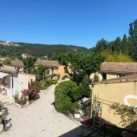 Les Romarins Bed & Breakfast Crestet