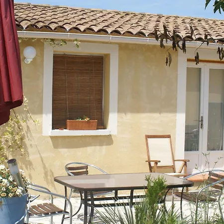 Les Romarins Bed & Breakfast 3*