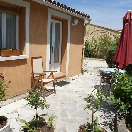 Les Romarins Bed & Breakfast 3*