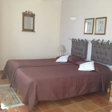 Les Romarins Bed & Breakfast 3*