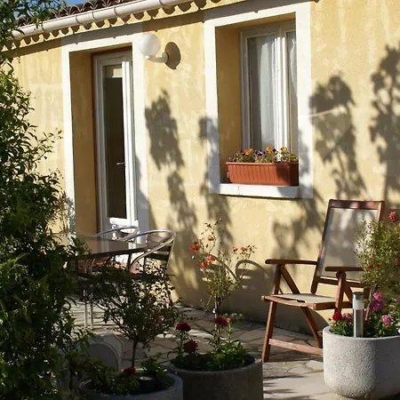 Bed & Breakfast Les Romarins Crestet