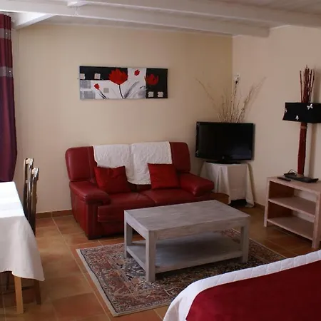 Les Romarins Bed & Breakfast Crestet
